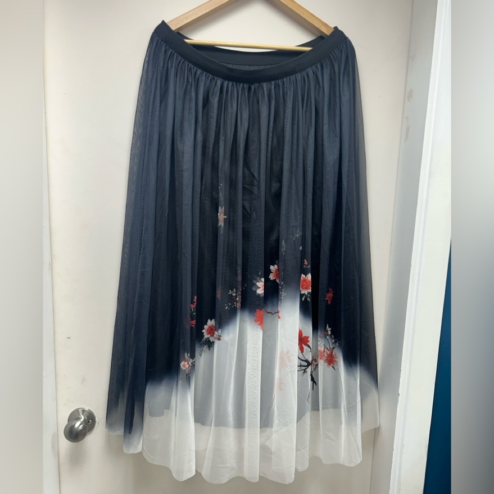 Gorgeous Black and White Floral Skirt